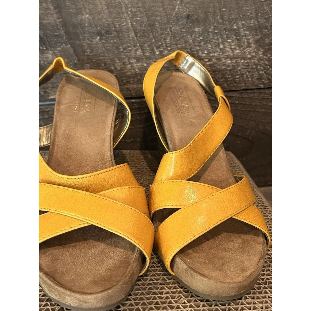 Aerology Girl Plush Yellow Wedge Sandals NEW‎ Size 8.5
